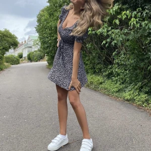 Klänning - H&M - En favorit klänning som varit med i många år. Fantastiskt skick