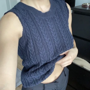 Marinblå väst - Snygg marinblå väst (klippt själv!!) storlek Xs, 30kr + 20kr frakt 