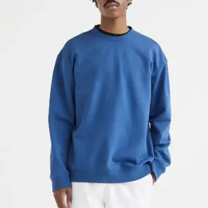 Säljer denna fina blå sweatshirt från hm. Använd max 5 gånger, som ny. 