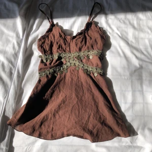 linne - Jättefin linne som visar är utsvängd vid midjan💋, storlek XS/S