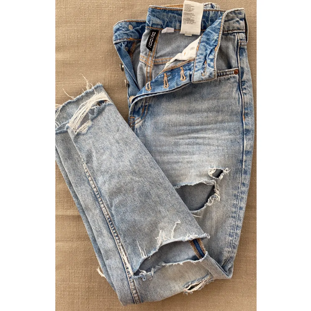 Fina och supersköna jeans från H&M! Säljer pga att dem har börjat bli för små.❤️. Jeans & Byxor.