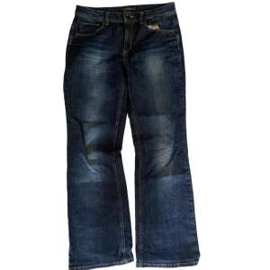 Baggy jeans från esprit  Midjemått 42cm rakt över Innerbenslängd 80cm