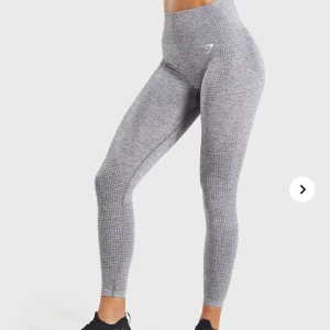 Gymshark tights  - Jättefina träningsbyxor från gymshark. Dom är använda typ 2 ggr och är som nya. 💕