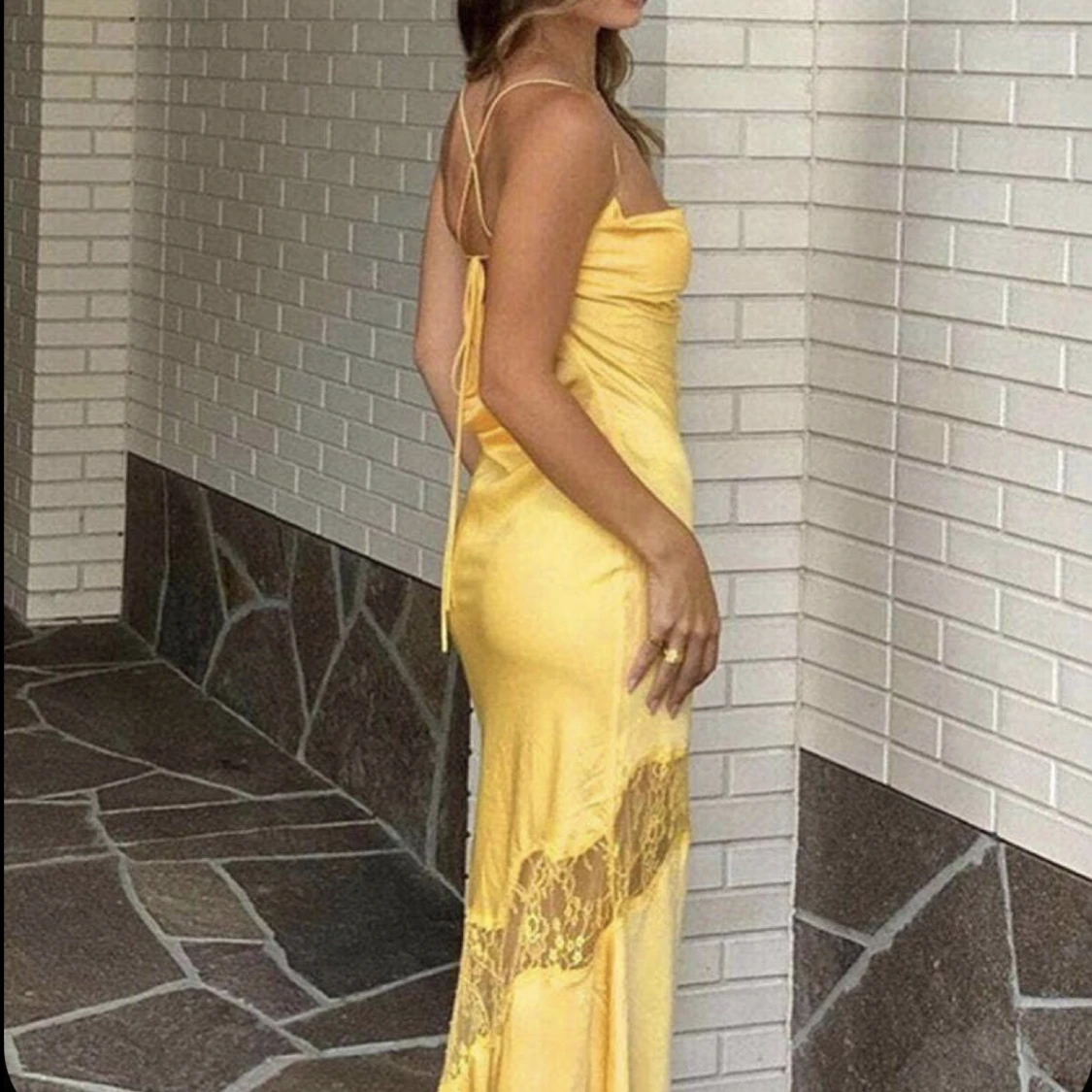 Gul klänning  - 91