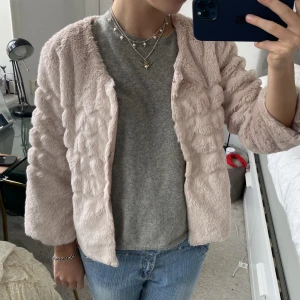 Päls jacka!  - Snygg pälsjacka med trekvartsärm!!❤️