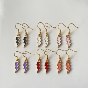 Örhängen  - Blixt örhängen för 35kr, jag står för frakten ☺️