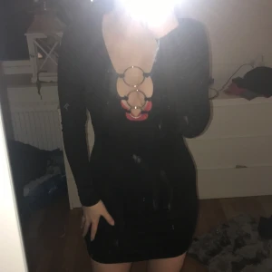 Klänning  - Säljer denna klänning då den är för liten 