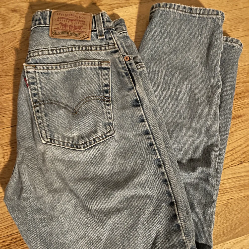 Washed levis jeans . Jeans & Byxor.