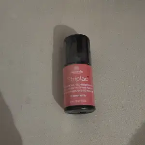 Detta är en helt ny nagellack gel uv lampa, den är fortfarande i plast säljet den för att tycker inte om rosa orginal pris 286kr