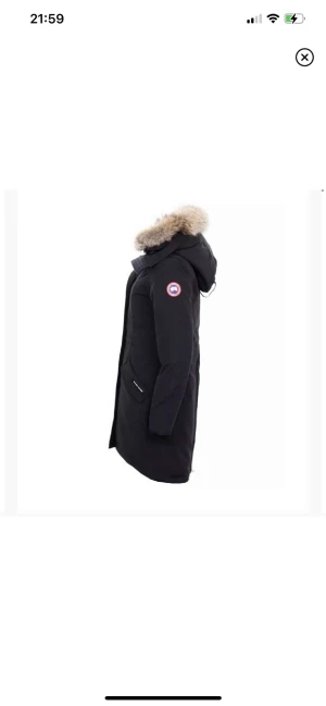 Canad goose jacka - En canada goose jacka i strl S passar även XS om du vill att den sitter lite större. Den är i bra skick. Inte använt på länge så kemtvätt kan behövas. Pris 2000. Nypris 15000. Pris kan diskuteras