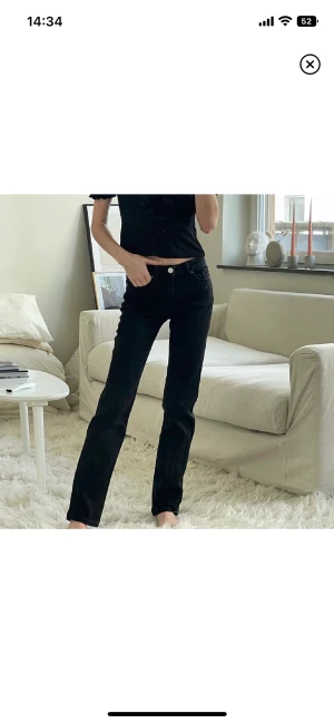 Svarta jeans - Så snygga svarta jeans, köpta på Cubus för flera år sen men har endast kommit till användning en gång. Storlek XS!
