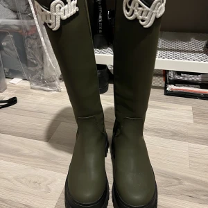Buffalo gummistövlar - Buffalo gummistövlar, använda 1 gång. Beställda från Zalando. Nypris 900kr. 