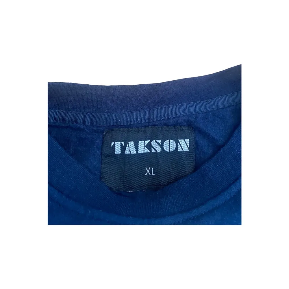 Takson Vintage Sweatshirt Unisex 🤍   Pris: •299kr  Stl: XL  Bredd 64cm Längd 63cm  Kontakta mig för mer info 🤩  . Hoodies.