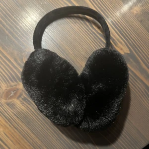 Öronmuffar / öronvärmare - Säljer för att jag har ett par andra. De är ganska stora