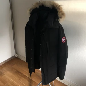 Canada goose jacka med päls - Jackan är i fint skick | storlek L | Hör av dig vid intresse