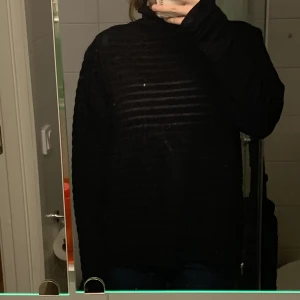 Vintage - Säljer denna super cool tröja. 💕 som ni ser på bilderna är den genomskinliga men syns knappt. Jag säljer pga den är för stor för mig