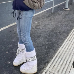 Moonboots - Oanvända ligger kvar i påsen💓 storlek 35-38💓kan tänka mig byta mot andra skor också💓säljer då det är fel storlek💓