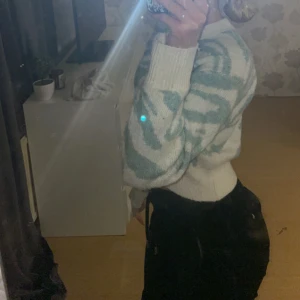 Juicy byxor - Säljer dem för använder inte längre, tkr de blivit tråkig färg nu. säljer direkt för 600 kr.