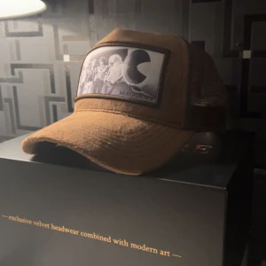 Maggiore (S3) - Tja, nu säljer jag min keps jag endast ägt i några månader.  Kepsen är i bra skick och inga defekter eller skador alls.  Kan fraktas och mötas upp (UPPSALA) (Köparen står för frakt)