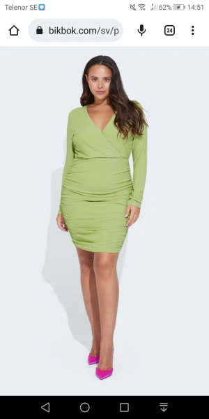 BIKBOK KLÄNNING  - Säljer min fina glittriga klänning från bikbok. Köpte för några veckor sen. Lappen finns kvar eftersom jag hann aldrig använda den. Den är perfekt för en fest eller en lite mer speciell stund. Glittrig och går att justera om man vill ha den kortare. 💕 