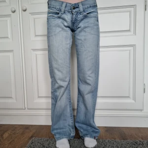 Lågmidjade Jeans - Lågmidjade bootcut jeans från Esprit i strl 36.   Modellen är 167 cm och brukar ha 25/32 eller 34 strl.