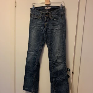 Low waisted jeans - Low waisted jeans 