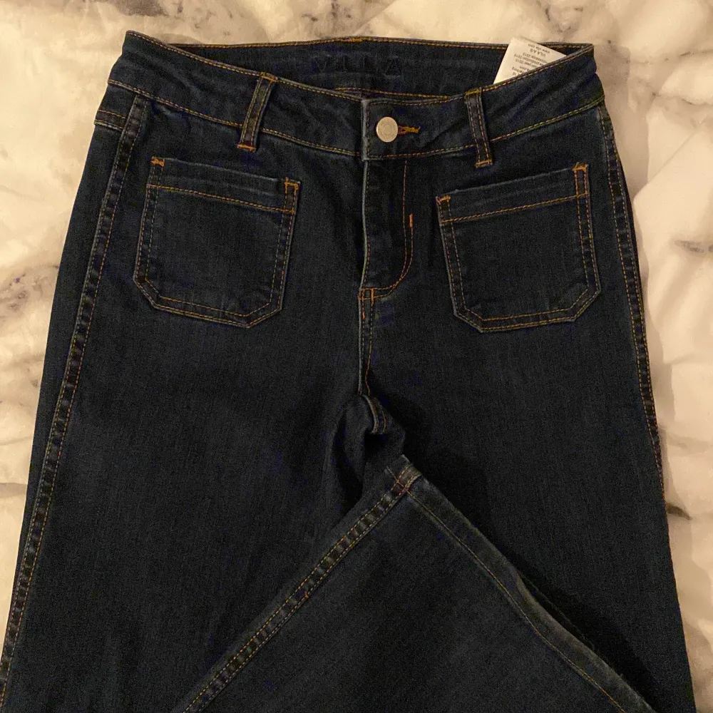 Lågmidjade jeans från vila i storlek s, men passar även en Xs. Har aldrig använt dom bara testat. . Jeans & Byxor.
