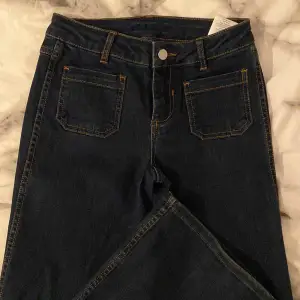Lågmidjade jeans från vila i storlek s, men passar även en Xs. Har aldrig använt dom bara testat. 