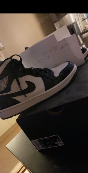 AJ1 - Carbon fiber säljes då dom va för små. Storlek 43. Endast provade