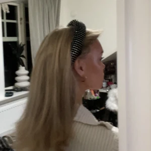 liars & lovers diadem - Jätte fint diadem från liars & lovers oanvänd typ haft fåtalet gånger💕hör av vid frågor 