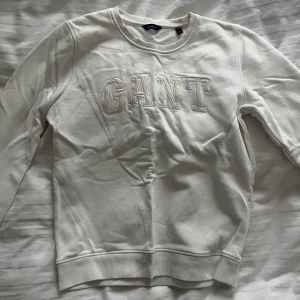 gant tröja  - använd en gång, kommer inte till användning  köpt för 699kr