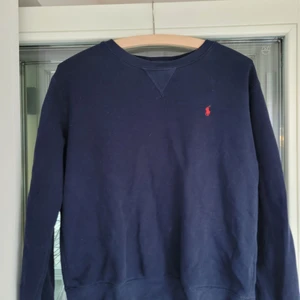Polo Ralph Lauren collegetröja mörkblå - Polo Ralph Lauren collegetröja mörkblå,  storlek 14-16 år.  Bra skick