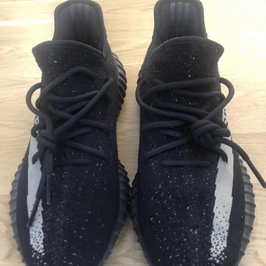 Yeezys skor storlek 37