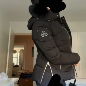 Moose knuckles astoria - Helt ny, såklart äkta, säljer då den inte passar mig i storleken tyvär då den är så fin.