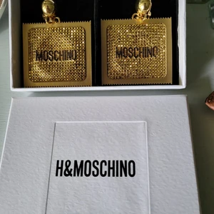 Moschino  - MoschinoXH&M öronhänge.