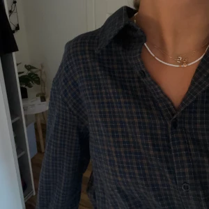 skjorta - supersnygg randig skjorta med mudd från zara, aldrig använd 🙌🏼