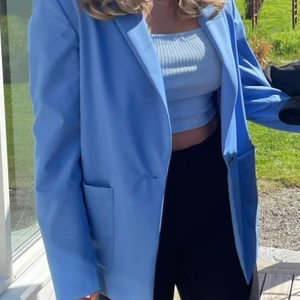 Blå blazer  - En blå blazer/kavaj från Kappahl! Köpt för 700kr använd 2 gånger och säljer för 350+frakt ❤️ 