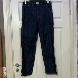 H&m x Lee Jeans - Köptes för 2 år sen ej använda toppen skick.