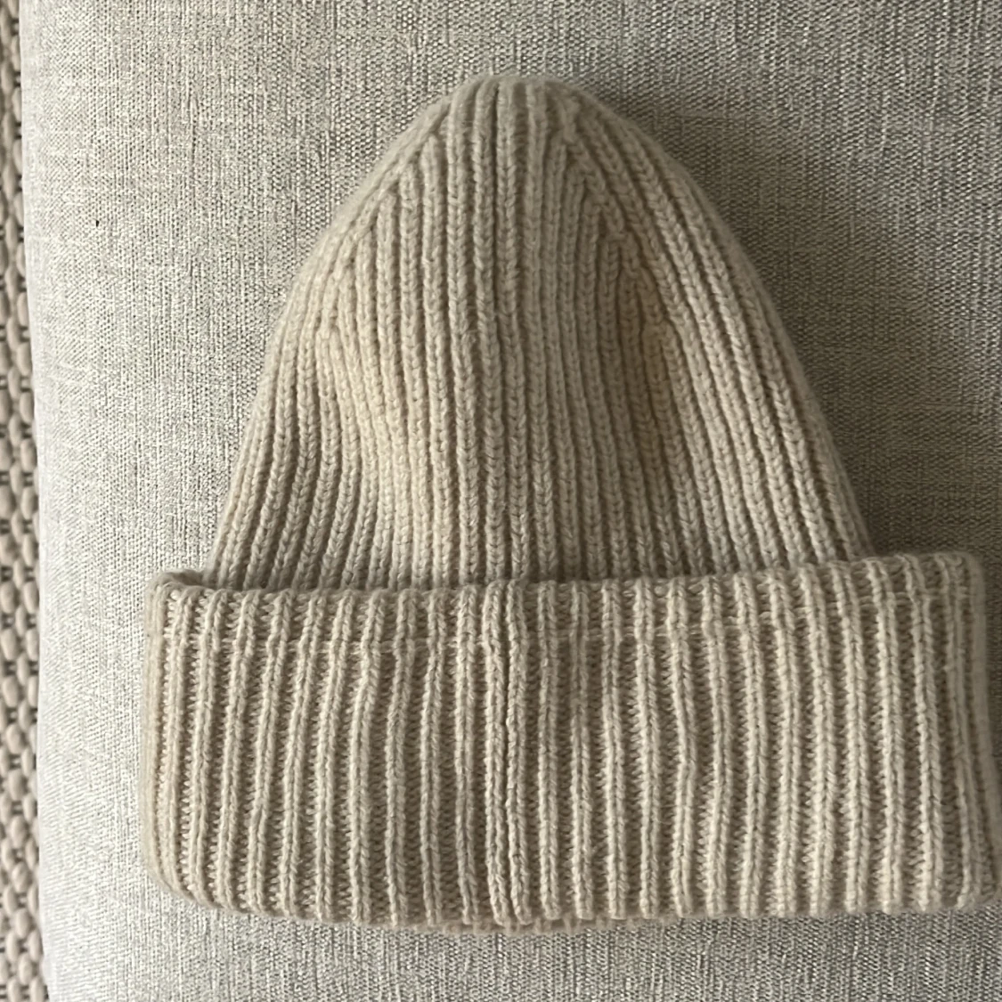 Beige acne mössa  - 91