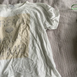 T shirt  - En t-shirt som är använd men därav priset❤️köparen står för frakten