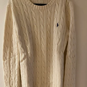 Ralph Lauren cardigan - Krämvit cardigan från Ralph Lauren. Bra skick!