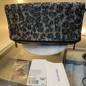 Zadig & Voltaire  -  Zadig Voltaire clutch (utan kedja) säljer då jag inte använder den❤️