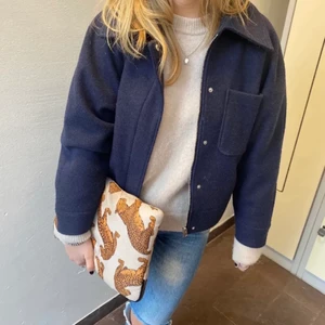 Höst jacka💕 - Super fin höst jacka från nakd💕 köpt hör på plick men nästanoandvänd. Helt slutsåld på hemsidan💕