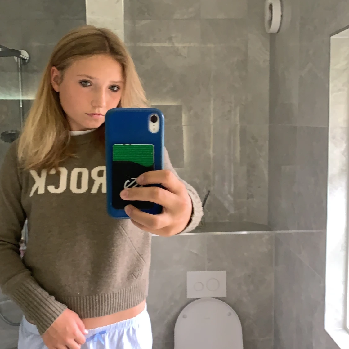 Säljer nu min sjukt snygga Zadig & Voltaire tröja i stl 14år-S