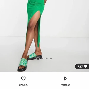 Pull & Bear grön klänning - Säljer min fina gröna klänning från pull and bear som jag använt en kväll, verkligen så fin på och bekväm. Nypris 359 