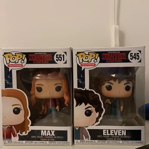 Stranger Things pop figurer - Eleven och Max pop figurer från säsong 2 av stranger things. Uppe i högra hörnet på Elevens låda är det lite buckligt men annars är de i bra skick. 120kr/st, båda för 200+frakt🤩💗
