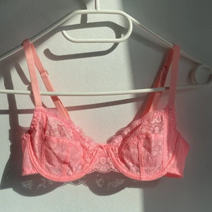 BH - Helt oanvända, endast testade. 3 för 100. Strl A 70. Säljs för att de är för små i bystrn till mig. Hör av dig vid frågor💕💕 