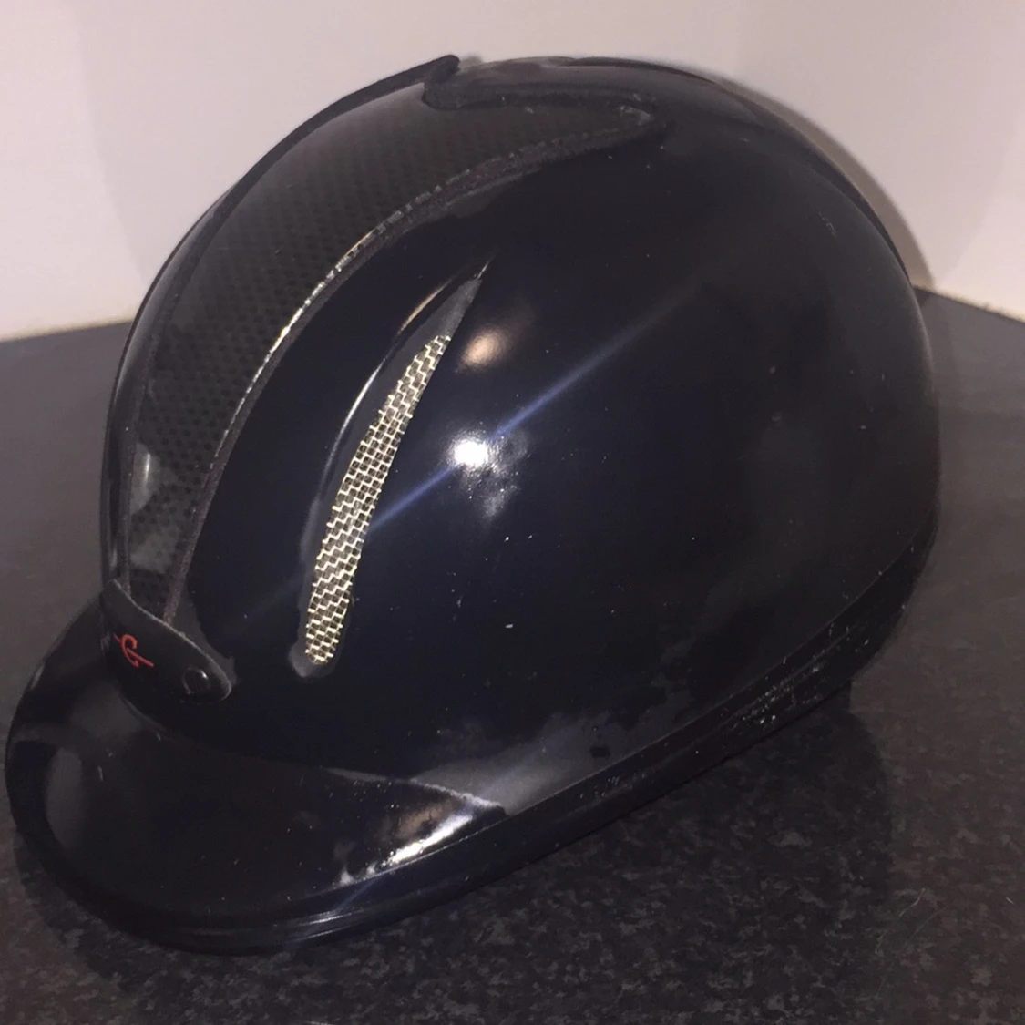 Svart ridhjälm  - 90