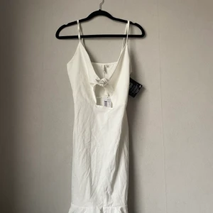 Klänning ”Cute” från Nelly  - Super skön oanvänd klänning som endast är testad. Fin detalj med öppen mage.  Kan skickas. 