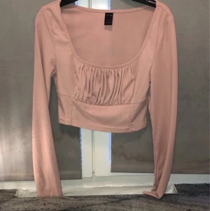 30 kr styck. Storlek xs. Fler plagg finns!!  - Jättefina kläder från shein. Endast använda ett par gånger